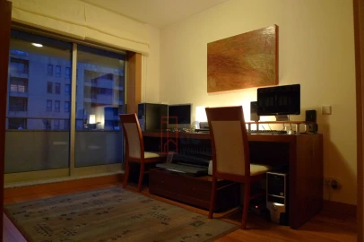 Apartamento T3 para Venda em Lordelo do Ouro e Massarelos