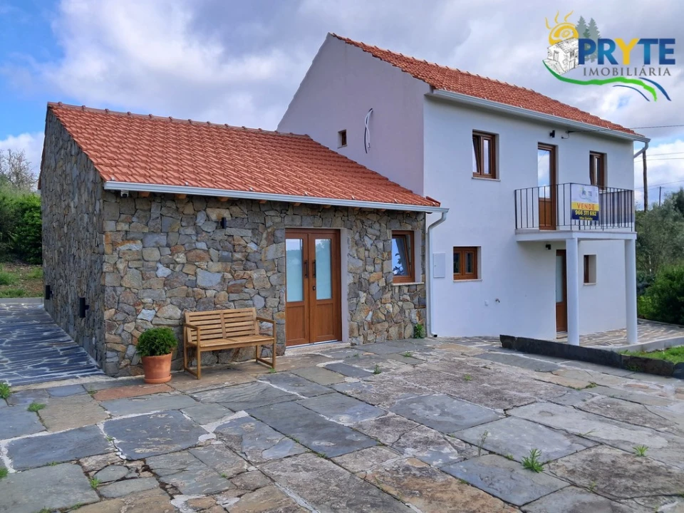 Moradia T2 para Venda em Cabeçudo Foto 1