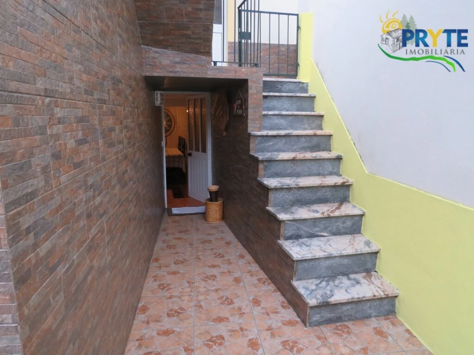 Moradia T4 para Venda em Alvares Foto 7