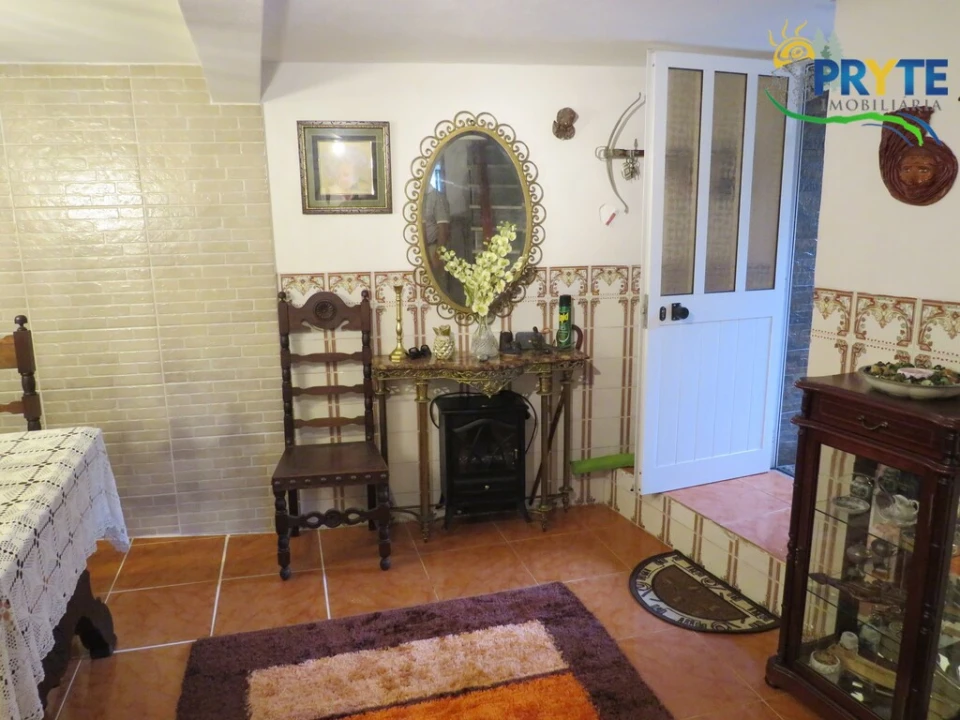 Moradia T4 para Venda em Alvares Foto 9