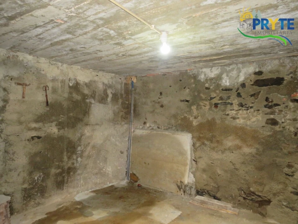 Moradia T4 para Venda em Alvares Foto 31