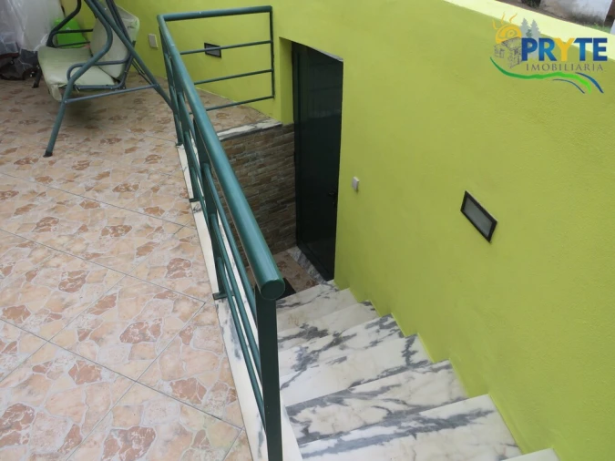 Moradia T4 para Venda em Alvares Foto 6