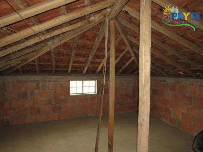 Moradia T4 para Venda em Alvares Foto 28