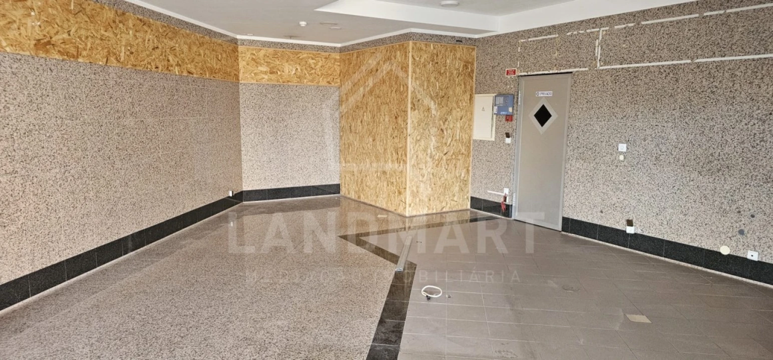 Loja para Arrendamento em Benedita Foto 6