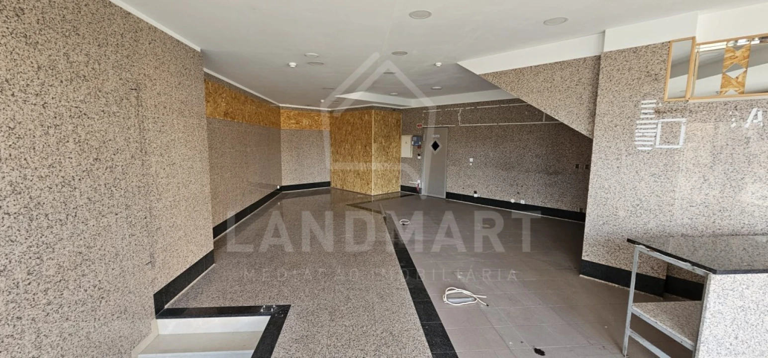 Loja para Arrendamento em Benedita Foto 7