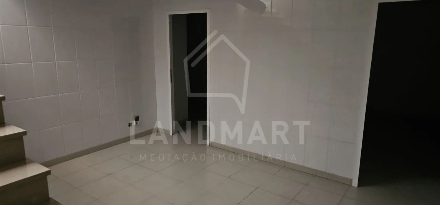 Loja para Arrendamento em Benedita Foto 8