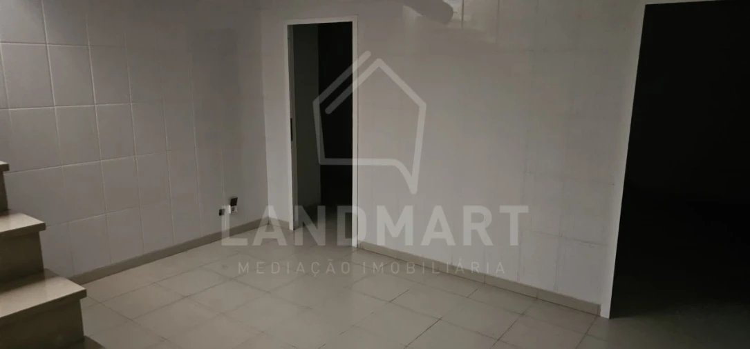 Loja para Arrendamento em Benedita Foto 8