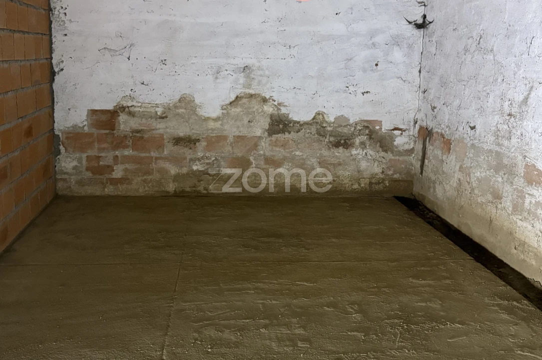 Garagem para Arrendamento em Arco de Baúlhe e Vila Nune Foto 9