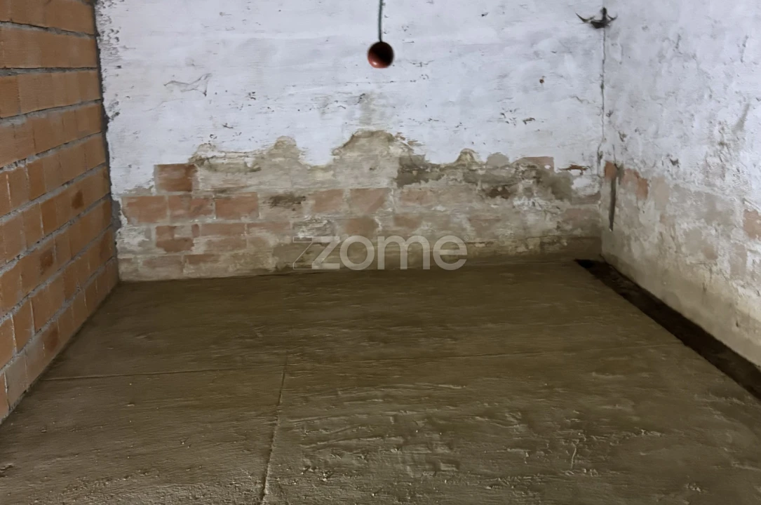 Garagem para Arrendamento em Arco de Baúlhe e Vila Nune Foto 6