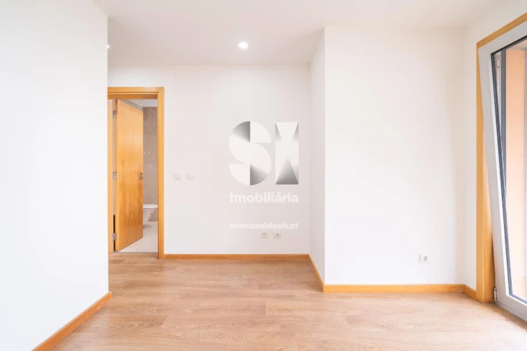 Moradia T4 para Venda em Santo Antonio dos Olivais Foto 20