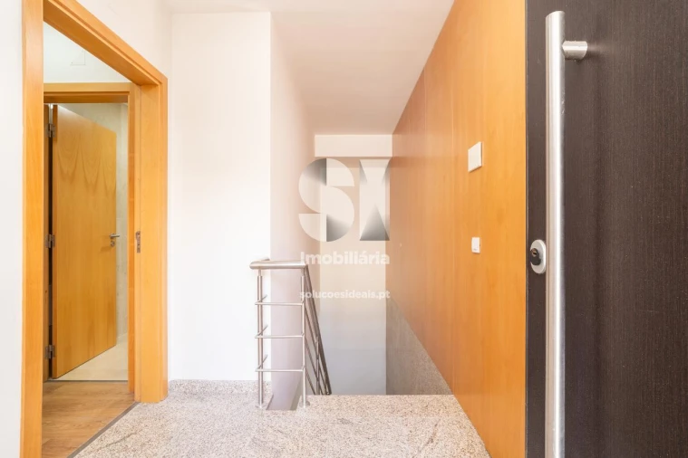 Moradia T4 para Venda em Santo Antonio dos Olivais Foto 21