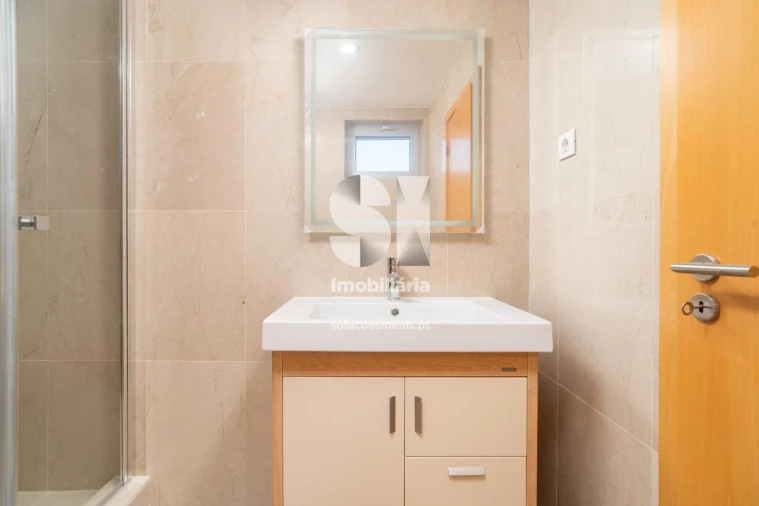 Moradia T4 para Venda em Santo Antonio dos Olivais Foto 8