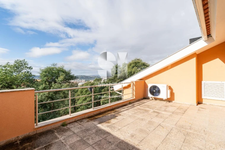 Moradia T4 para Venda em Santo Antonio dos Olivais Foto 19