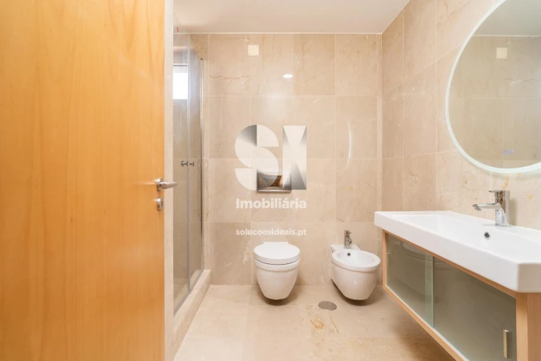 Moradia T4 para Venda em Santo Antonio dos Olivais Foto 15