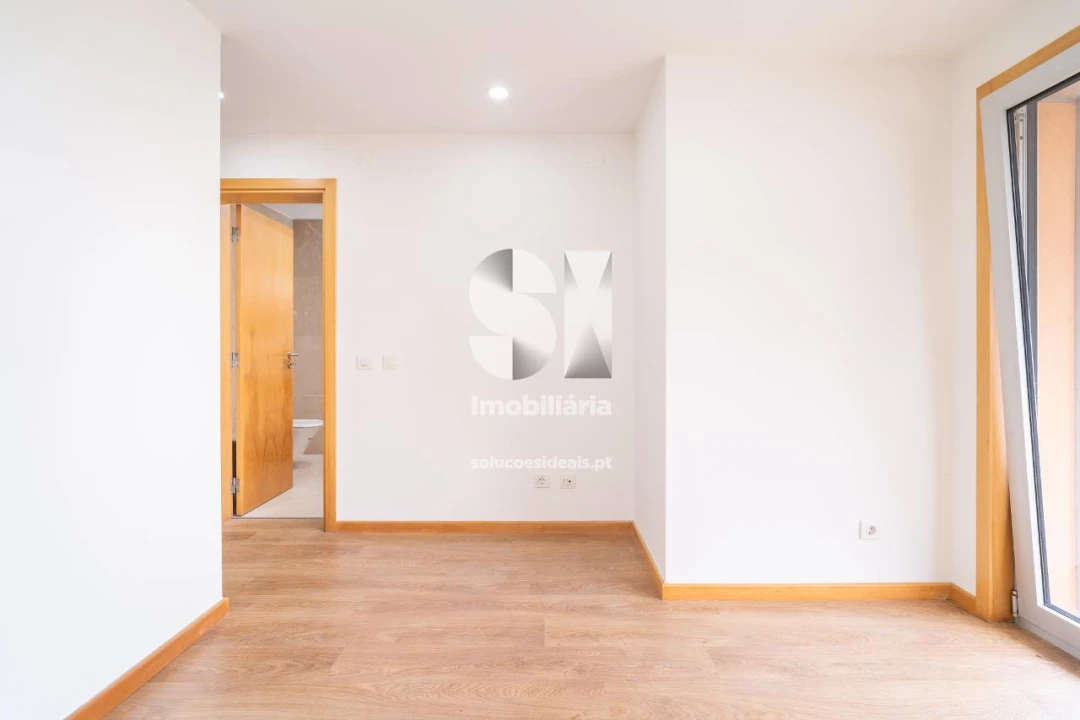 Moradia T4 para Venda em Santo Antonio dos Olivais Foto 20