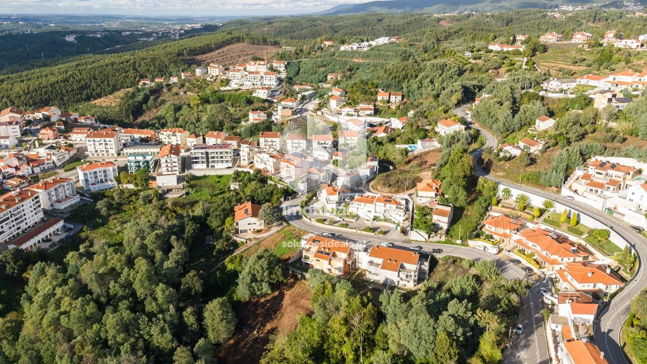 Moradia T4 para Venda em Santo Antonio dos Olivais Foto 27