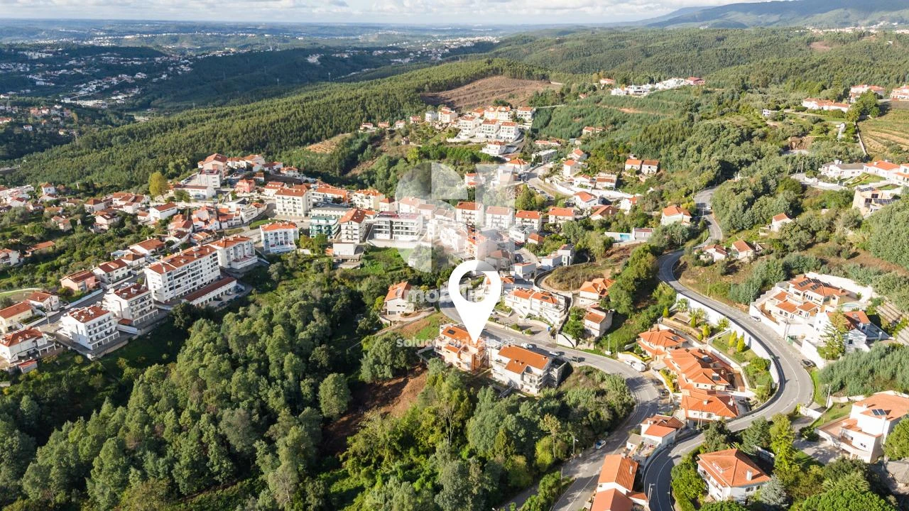 Moradia T4 para Venda em Santo Antonio dos Olivais Foto 28