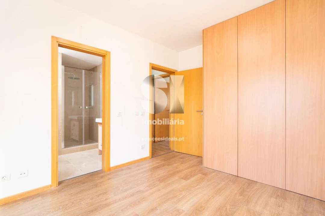 Moradia T4 para Venda em Santo Antonio dos Olivais Foto 12