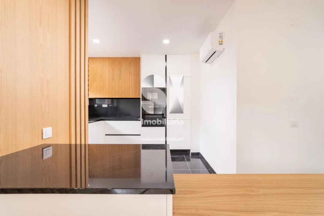 Moradia T4 para Venda em Santo Antonio dos Olivais Foto 5