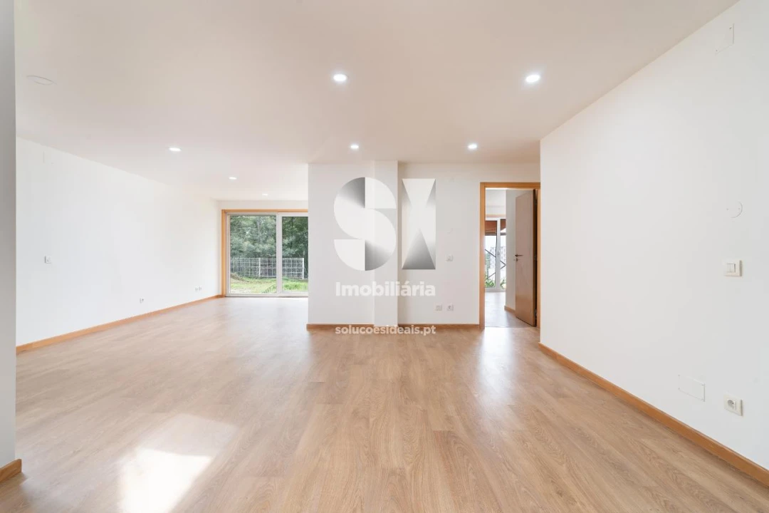 Moradia T4 para Venda em Santo Antonio dos Olivais Foto 17