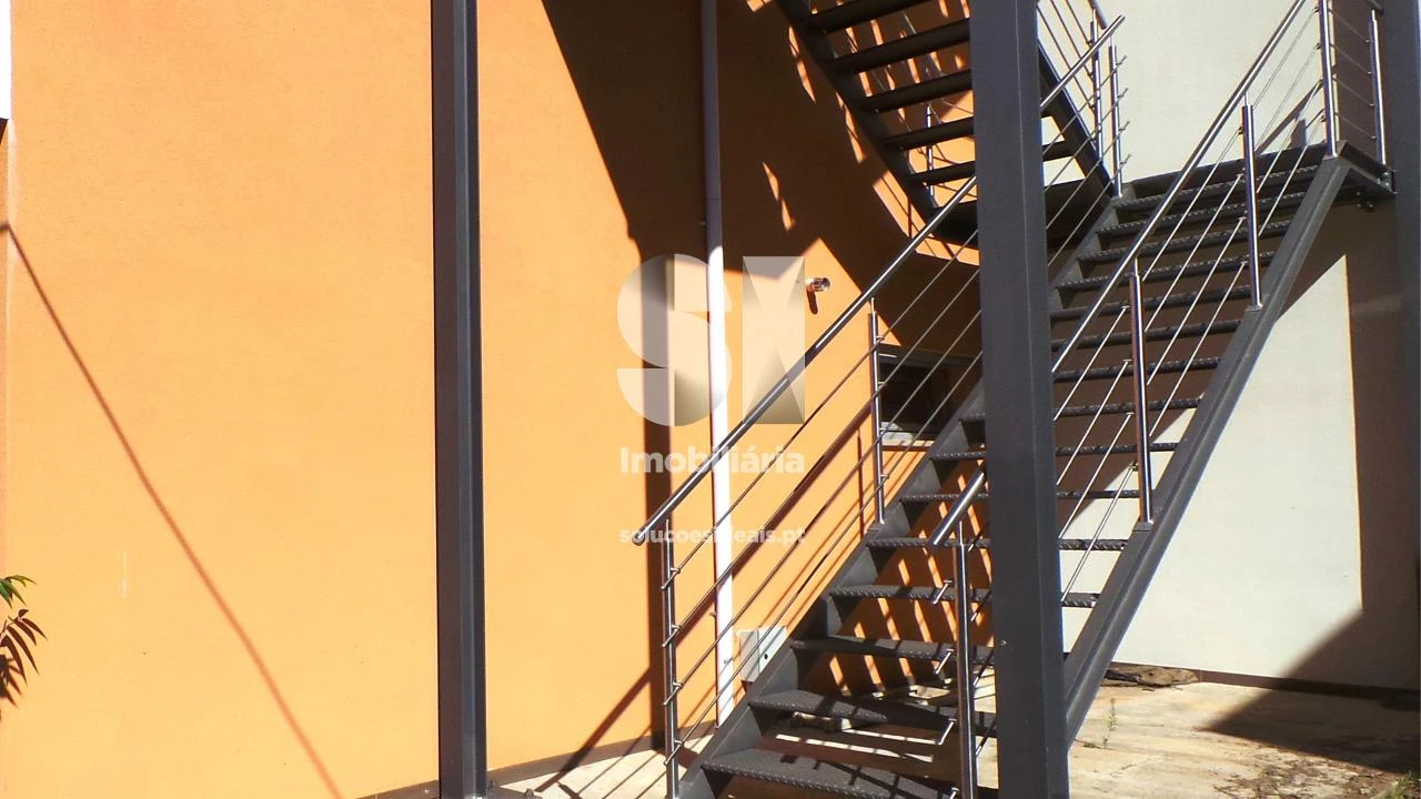 Moradia T4 para Venda em Santo Antonio dos Olivais Foto 23