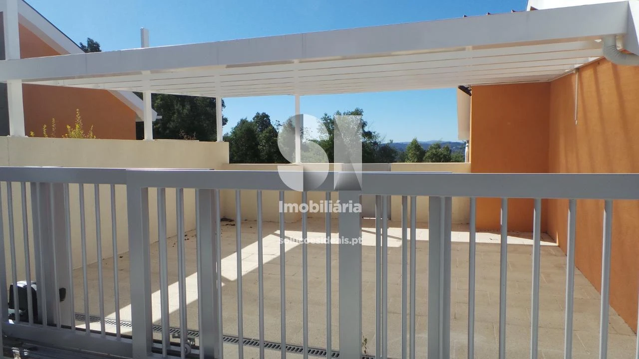 Moradia T4 para Venda em Santo Antonio dos Olivais Foto 22