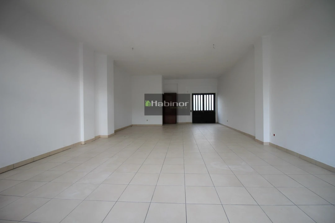 Loja para Arrendamento em Santa Maria Maior e Monserrate e Meadela Foto 2