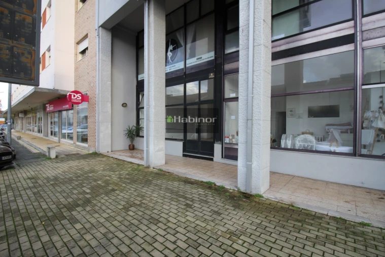 Loja para Arrendamento em Santa Maria Maior e Monserrate e Meadela