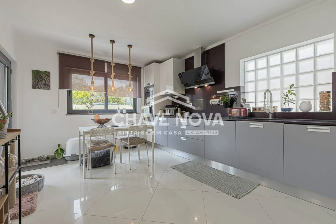 Moradia T4 para Venda em Santo Antonio da Charneca Foto 4