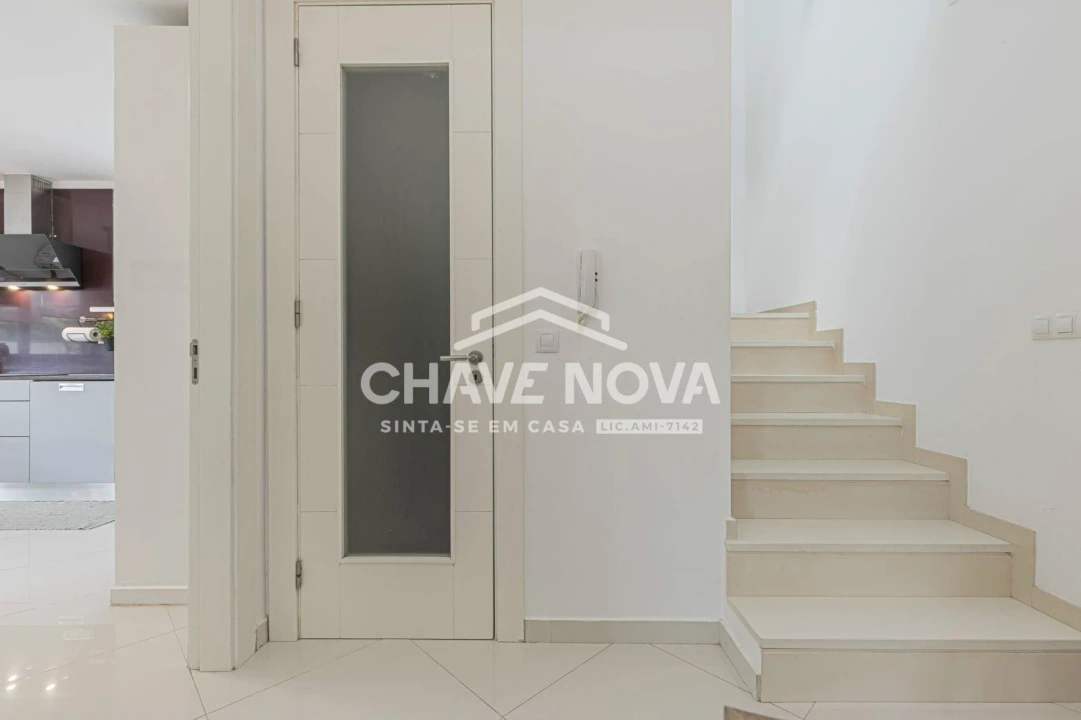 Moradia T4 para Venda em Santo Antonio da Charneca Foto 7