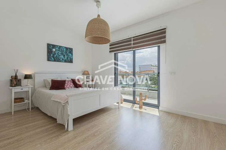 Moradia T4 para Venda em Santo Antonio da Charneca Foto 15