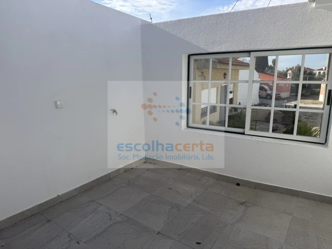 Moradia T2 para Venda em Quinta do Anjo Foto 3