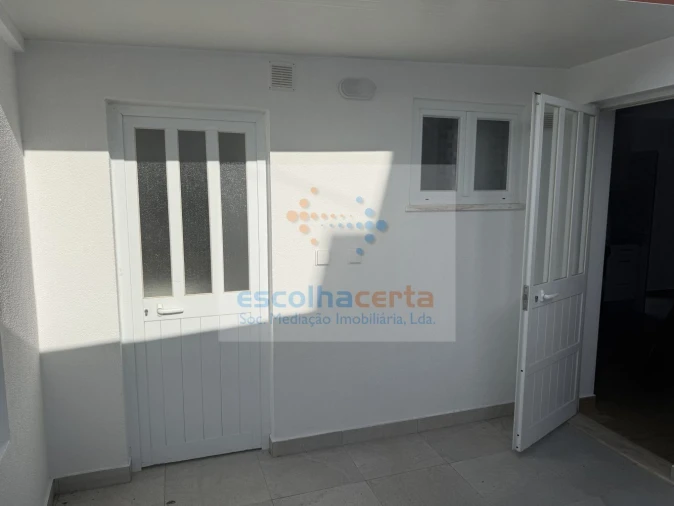 Moradia T2 para Venda em Quinta do Anjo Foto 4
