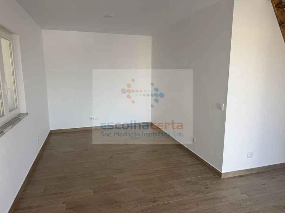 Moradia T2 para Venda em Quinta do Anjo Foto 2