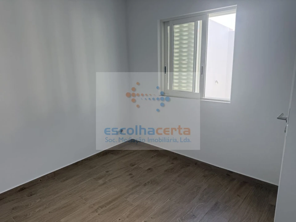 Moradia T2 para Venda em Quinta do Anjo Foto 8