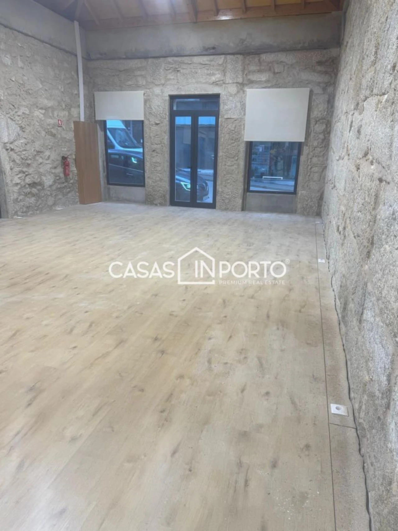 Loja para Arrendamento em Paranhos Foto 2