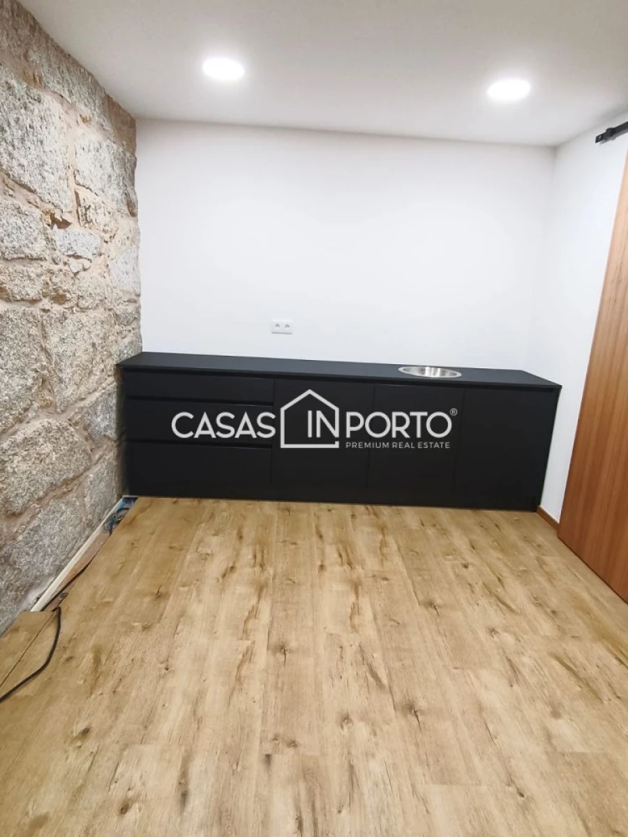 Loja para Arrendamento em Paranhos Foto 7