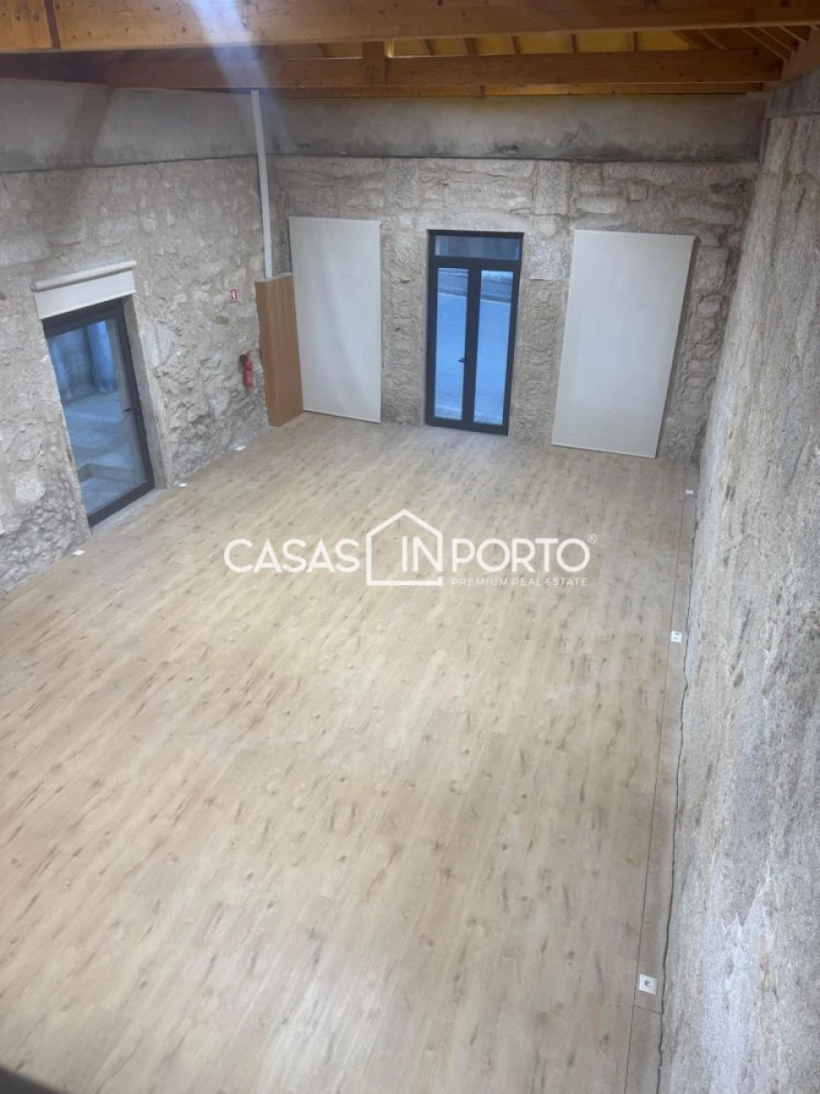 Loja para Arrendamento em Paranhos Foto 3