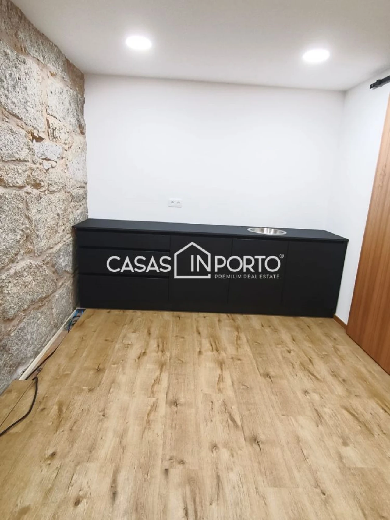 Loja para Arrendamento em Paranhos Foto 7