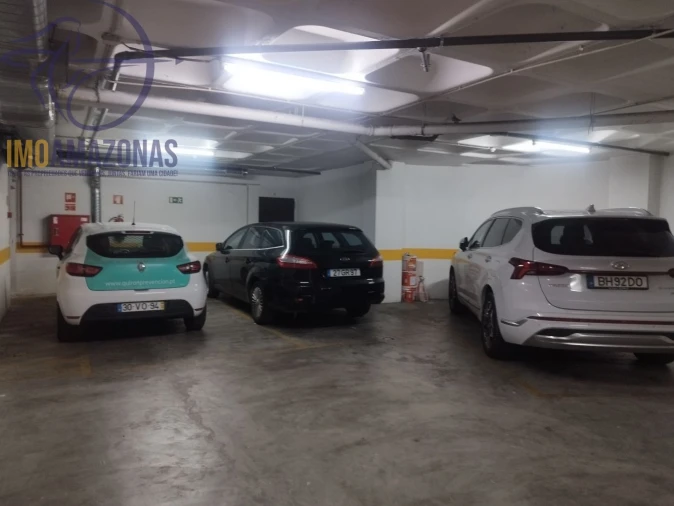 Garagem para Arrendamento em Arroios Foto 5