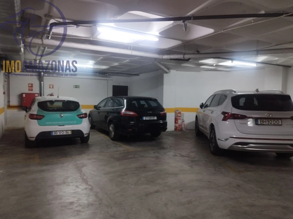 Garagem para Arrendamento em Arroios Foto 5