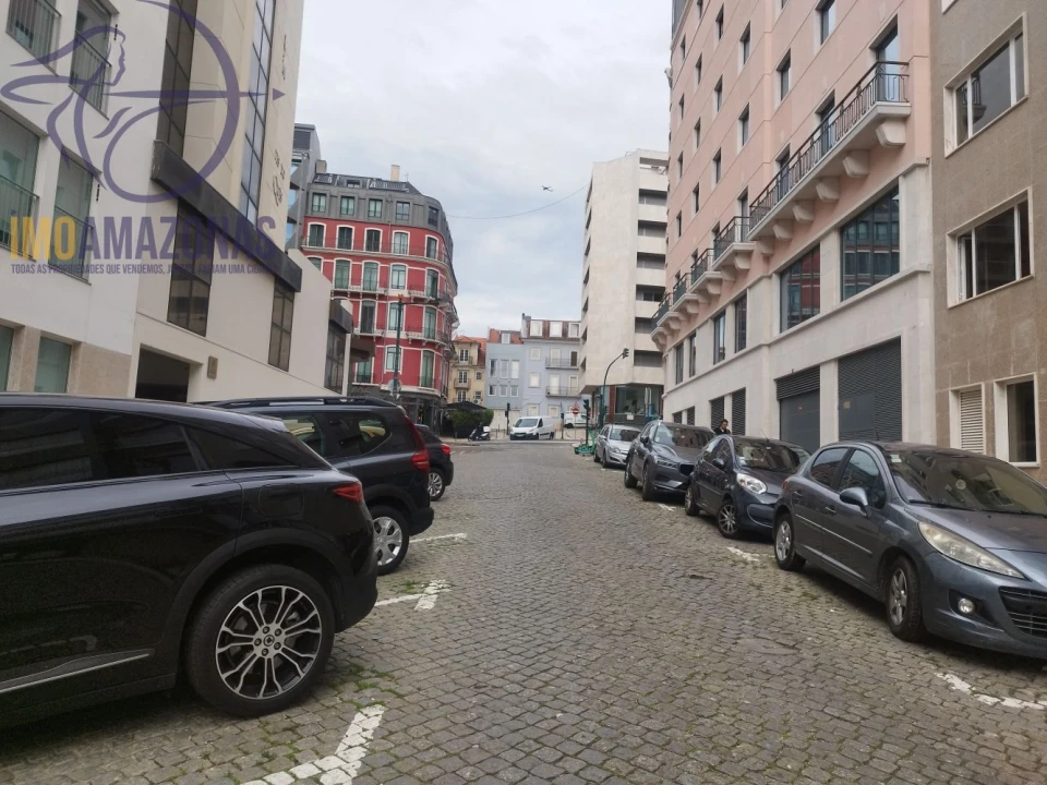 Garagem para Arrendamento em Arroios Foto 7