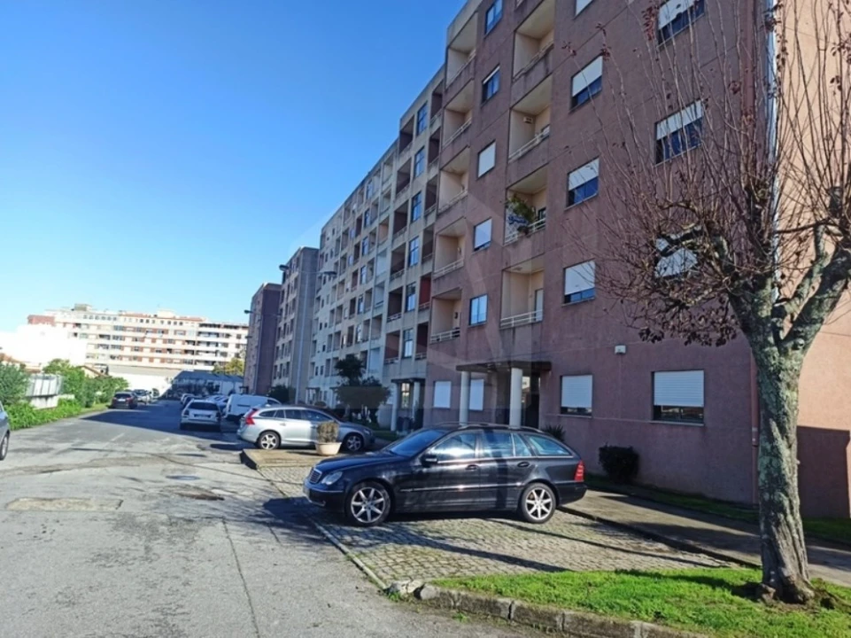 Negócio para Venda em Fânzeres e São Pedro da Cova Foto 4