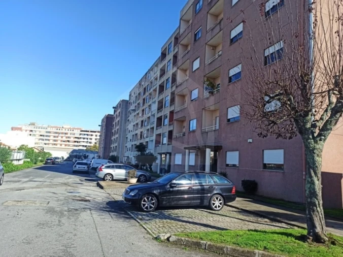 Negócio para Venda em Fânzeres e São Pedro da Cova Foto 4