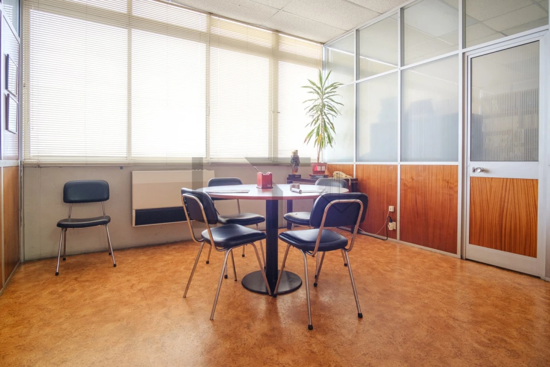 Prédio para Venda em Sacavém e Prior Velho Foto 24