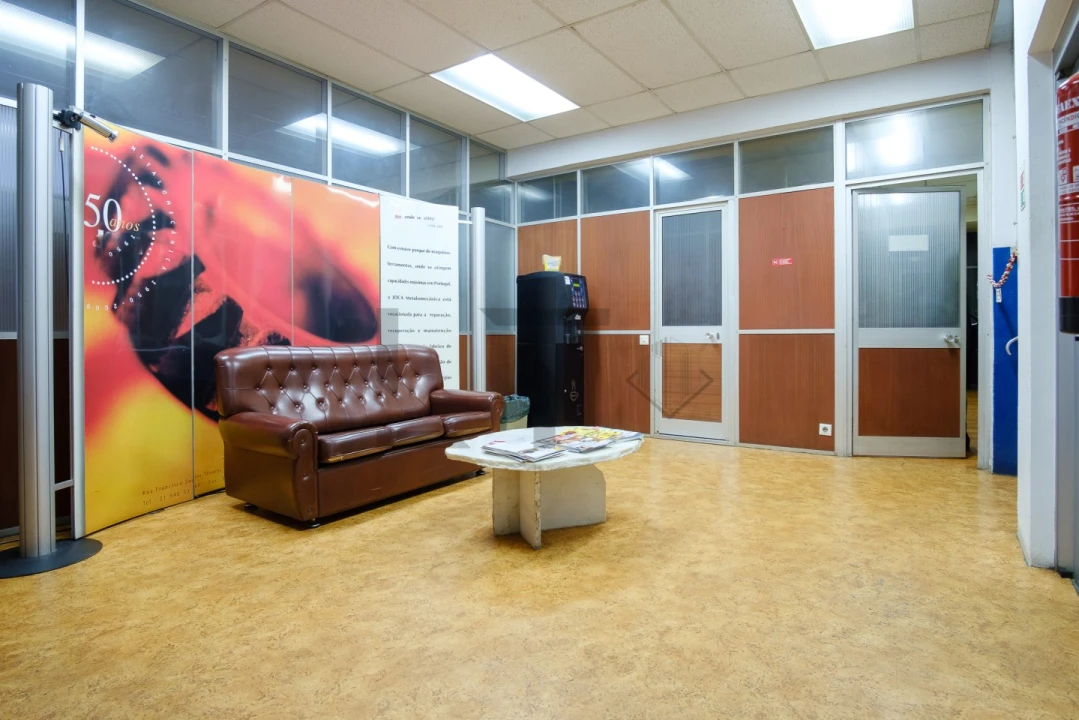 Prédio para Venda em Sacavém e Prior Velho Foto 26