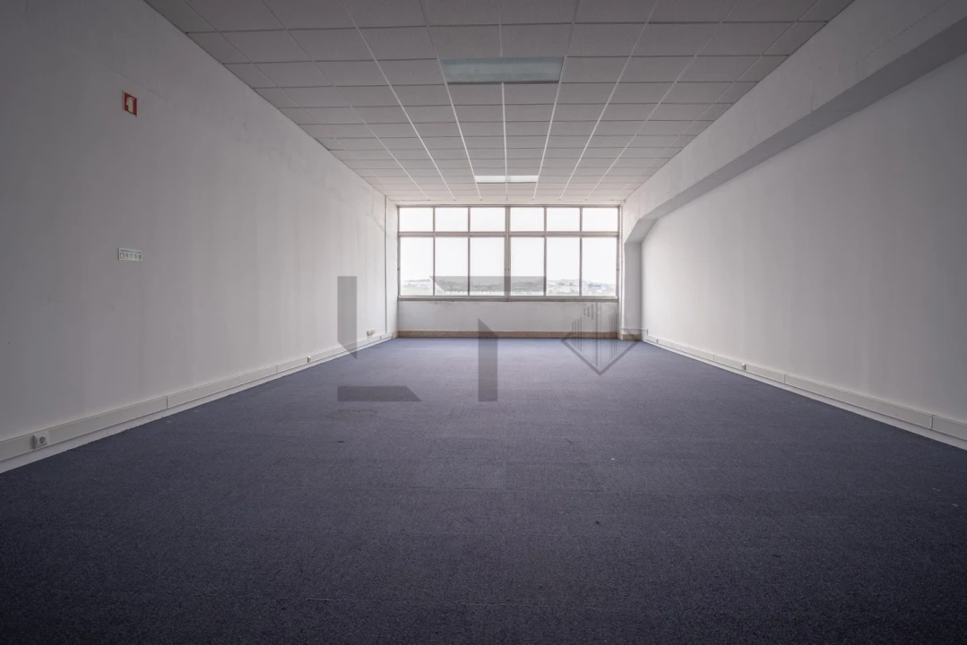 Prédio para Venda em Sacavém e Prior Velho Foto 34