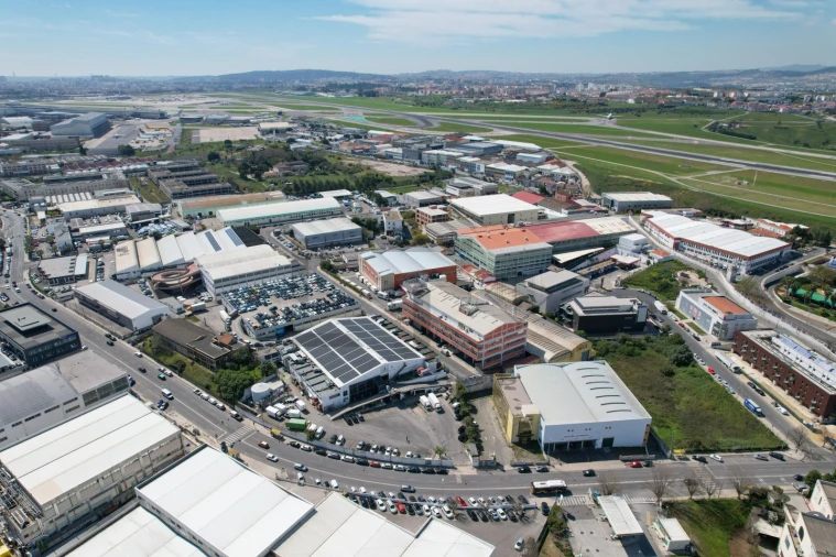 Prédio para Venda em Sacavém e Prior Velho Foto 14