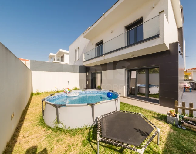 Moradia T4 para Venda em Santa Iria de Azoia, São João da Talha e Bobadela Foto 3