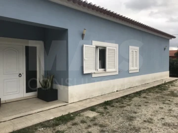 Moradia T4 para Venda em Branca